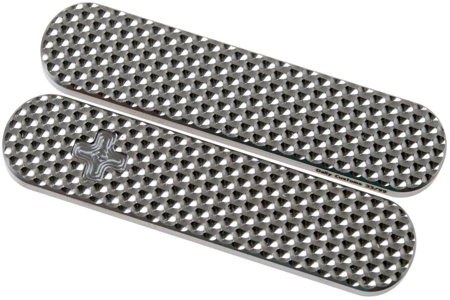 Daily Customs 58.2 Golfball Pattern, Titanium P10009496 Cachas Victorinox 3 Daily Customs 58.2 Golfball Pattern, Titanium P10009496 Cachas Victorinox