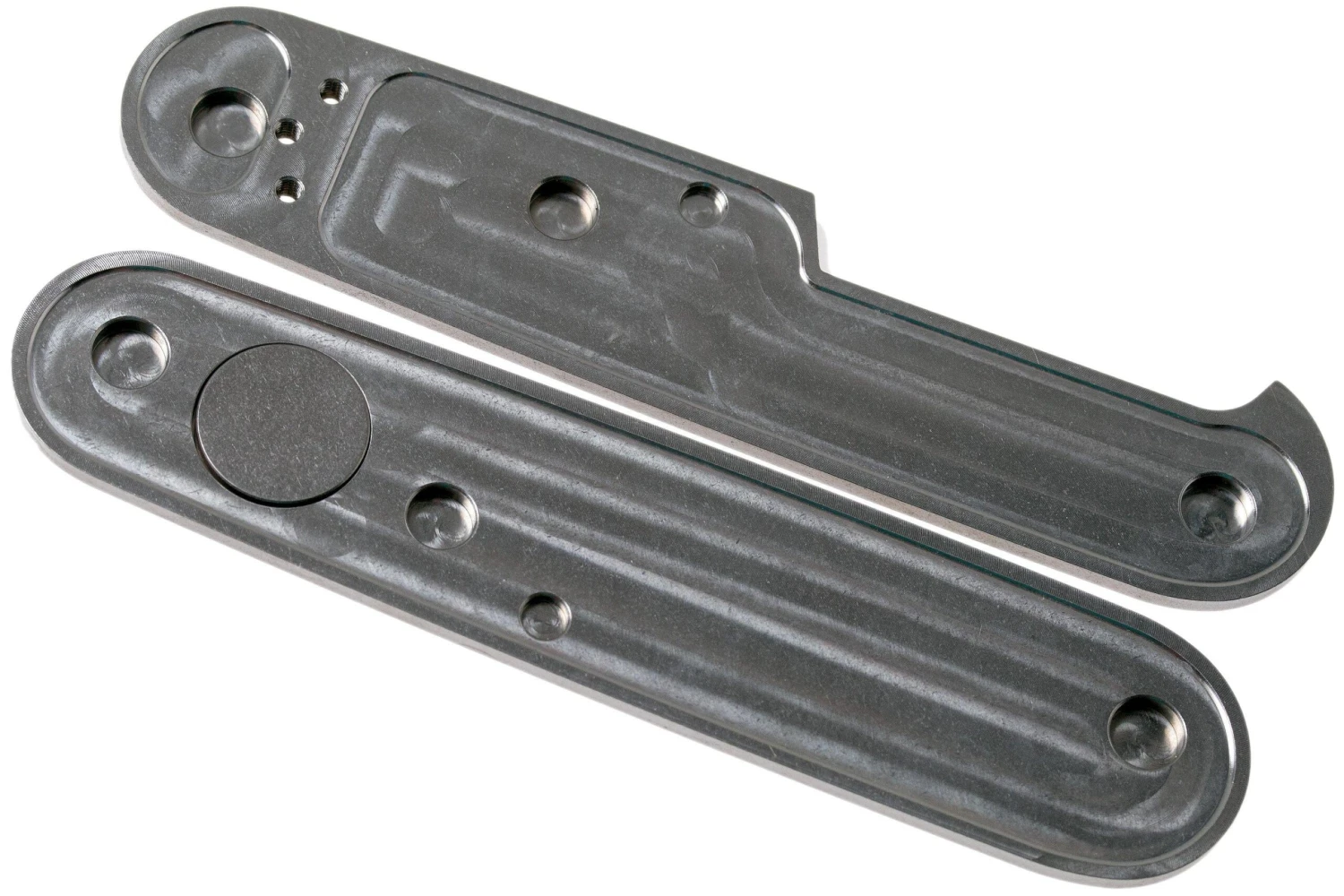 Daily Customs 91.3 Golfball BS Pattern, Titanium P10012430 Cachas Victorinox 4 Daily Customs 91.3 Golfball BS Pattern, Titanium P10012430 Cachas Victorinox - Imagen 2