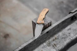 LionSteel KUR UL Navaja, Madera De Olivo -Knives And Tools Comercio LI KUR UL 20 sfeerfoto