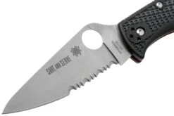 Spyderco Endela Thin Red Line C243FPSBKRD Navaja Parcialmente Dentada -Knives And Tools Comercio SPC243FPSBKRD 03 spyderco