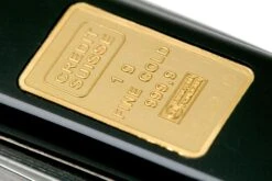 Victorinox Classic Gold Ingot 1gr 0.6203.87 Navaja Suiza -Knives And Tools Comercio VT0 6203 87 04 victorinox