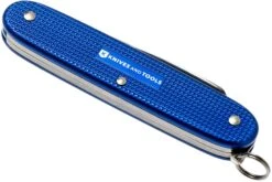 Victorinox Pioneer Alox Blue 0.8201.22R4.KTE1 Knivesandtools Edition, Navaja Suiza -Knives And Tools Comercio VT0 8201 22R4 KTE1 04 victorinox